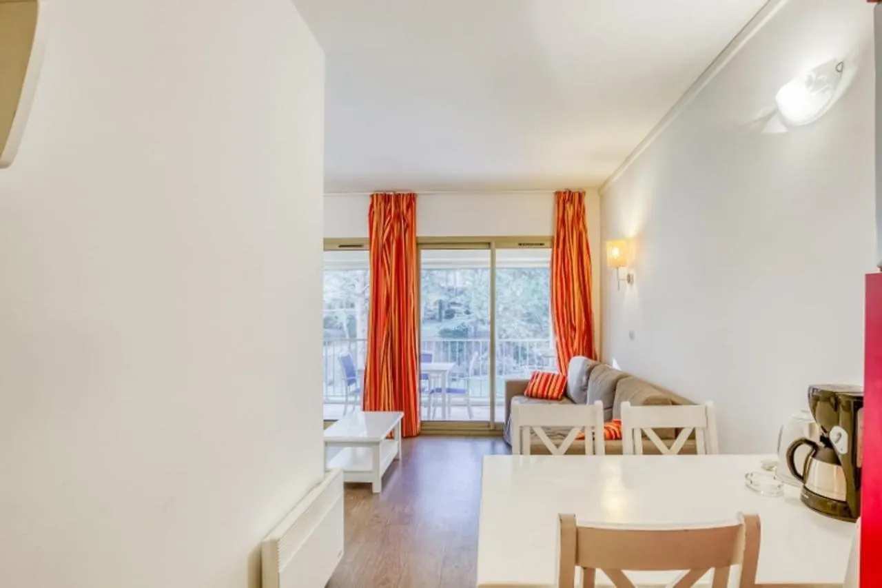 Daire Flat With Swimming Pool Near The Beach Sanary-sur-Mer