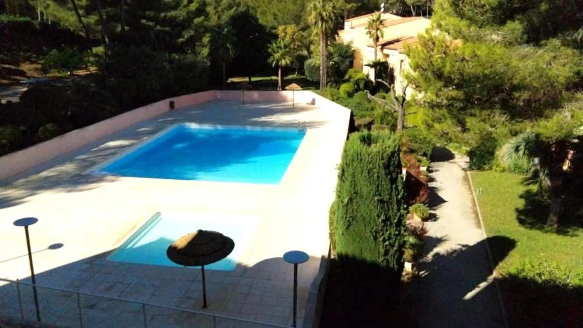 Flat With Swimming Pool Near The Beach Sanary-sur-Mer Fransa